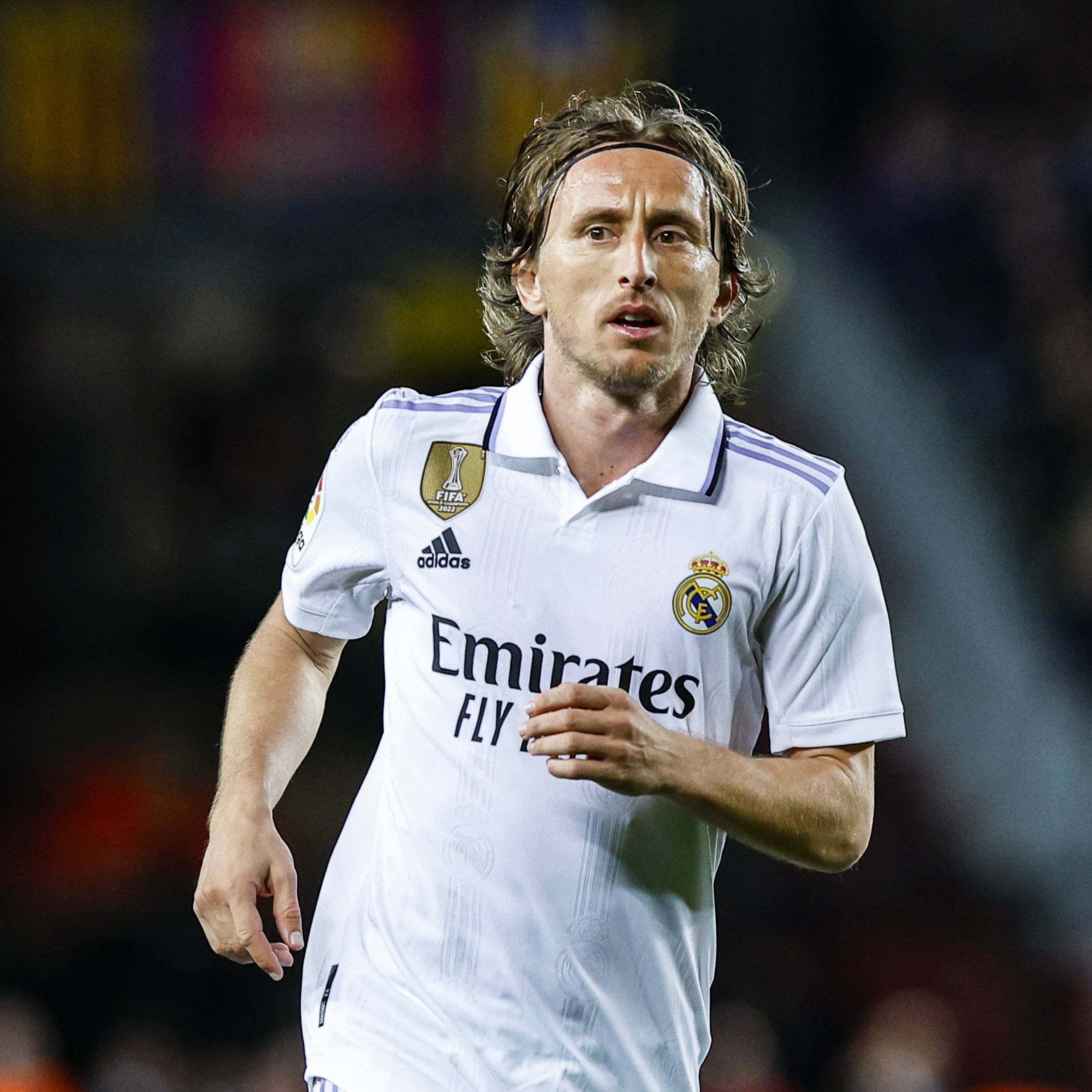 洛夫顿突破妙传 王哲林跟进暴扣