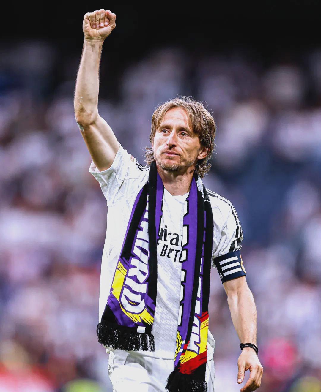 图片报：多特有意引入小斯坦科维奇